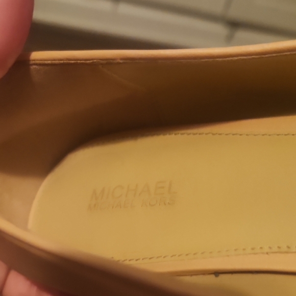 Michael Kors Black and Tan Leather Ballet Flats with Gold Bow Size 9.5 - Picture 7 of 13